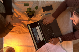 Charlotte en réunion